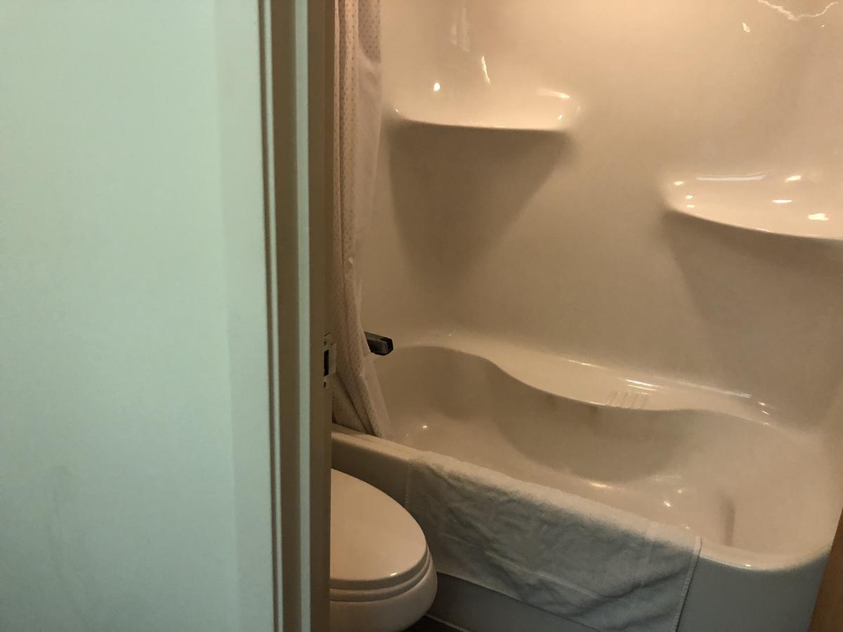 Agassiz Park Lodge McCreary Bagian luar foto