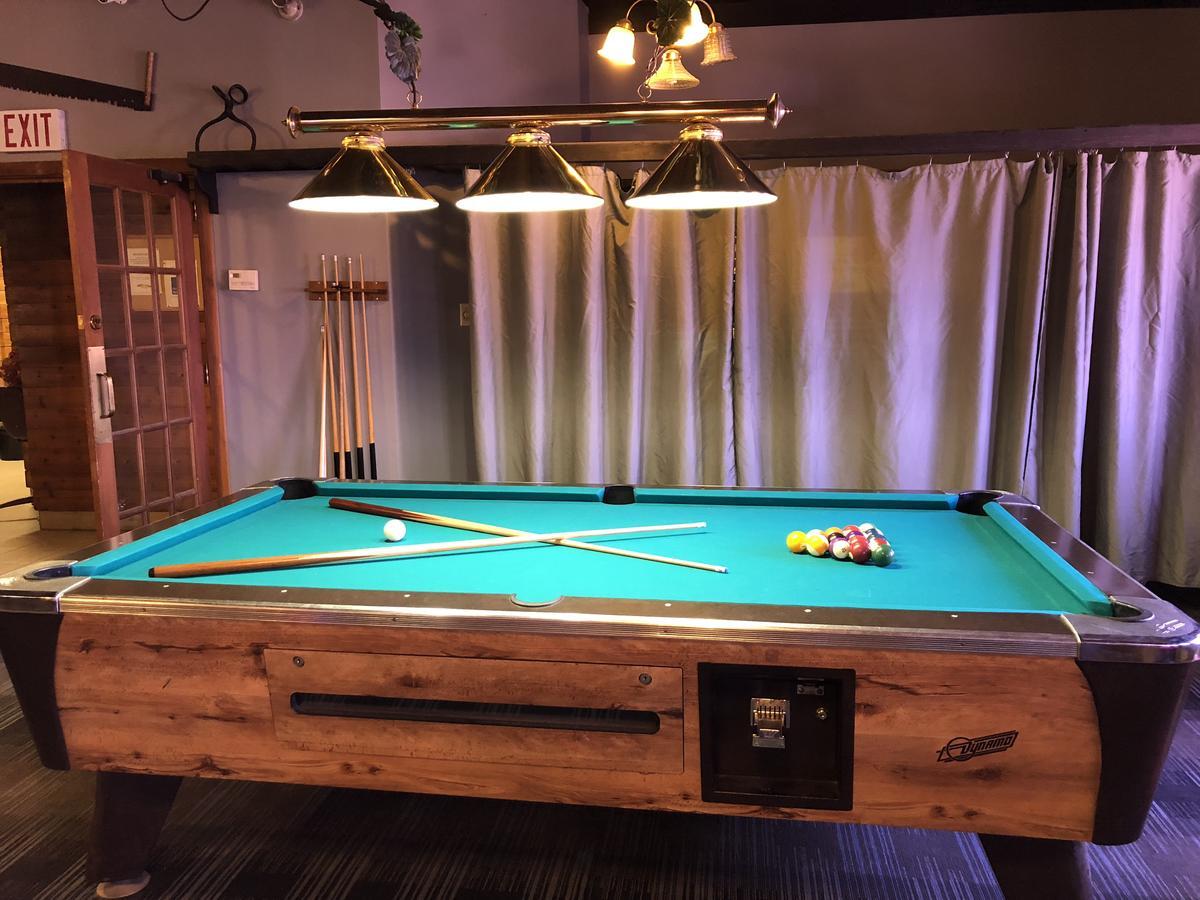 Agassiz Park Lodge McCreary Bagian luar foto