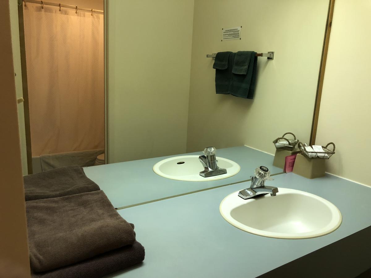 Agassiz Park Lodge McCreary Bagian luar foto