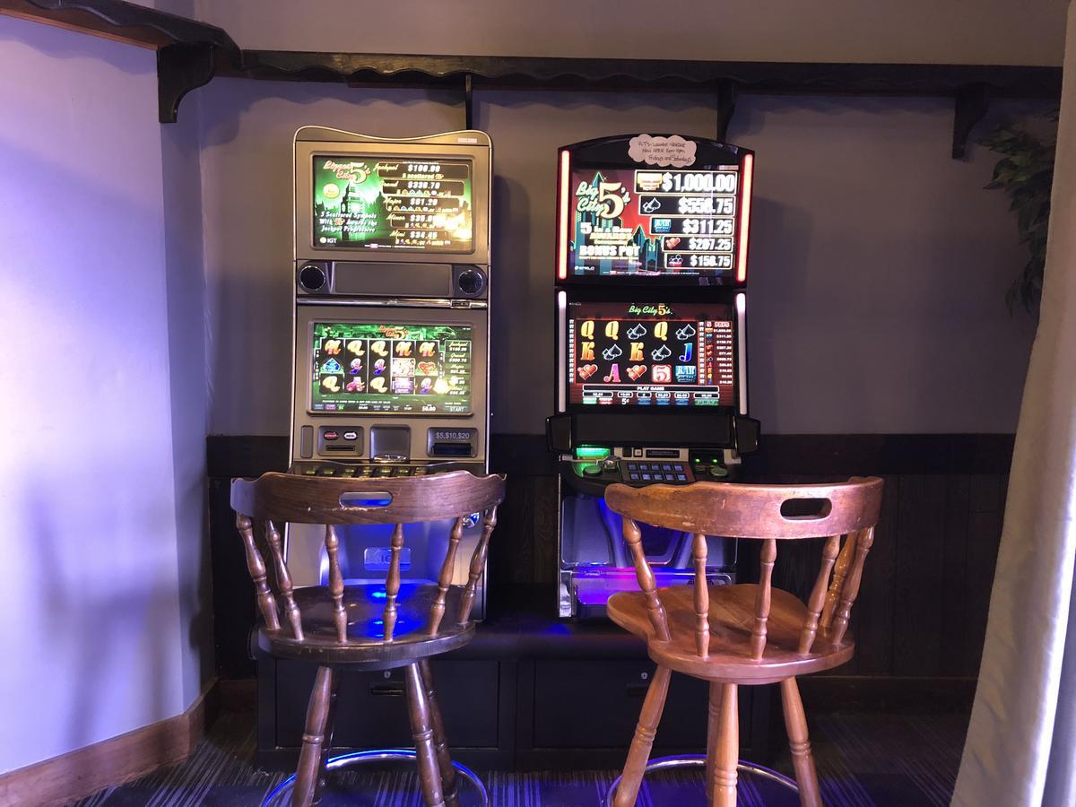 Agassiz Park Lodge McCreary Bagian luar foto