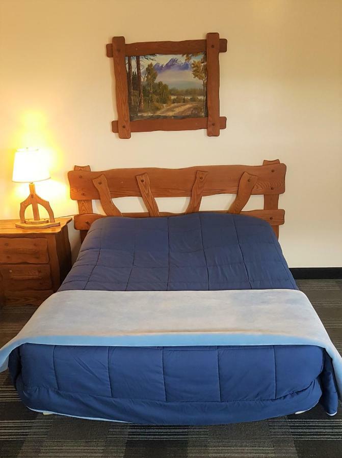Agassiz Park Lodge McCreary Bagian luar foto