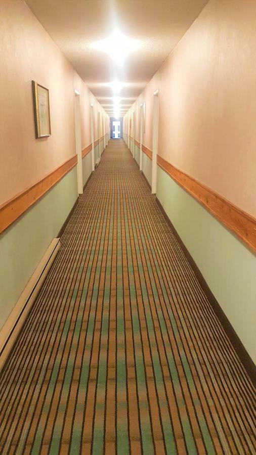 Agassiz Park Lodge McCreary Bagian luar foto